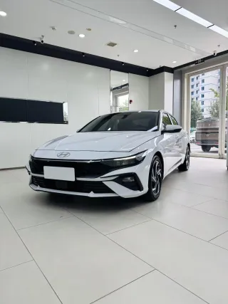 Hyundai Elantra 2023 — фото 1 из 20