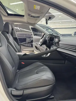 Hyundai Elantra 2023 — фото 8 из 20