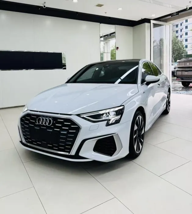 Audi A3 2022 — фото 1 из 23