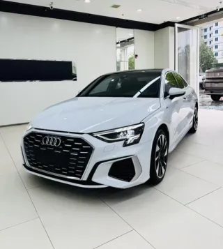 Audi A3 2022 — фото 1 из 23