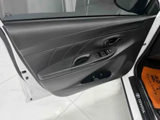 Toyota Yaris 2022 — фото 4 из 12