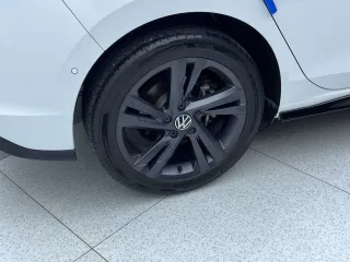 Volkswagen Golf R-Line 2023 — фото 36 из 37