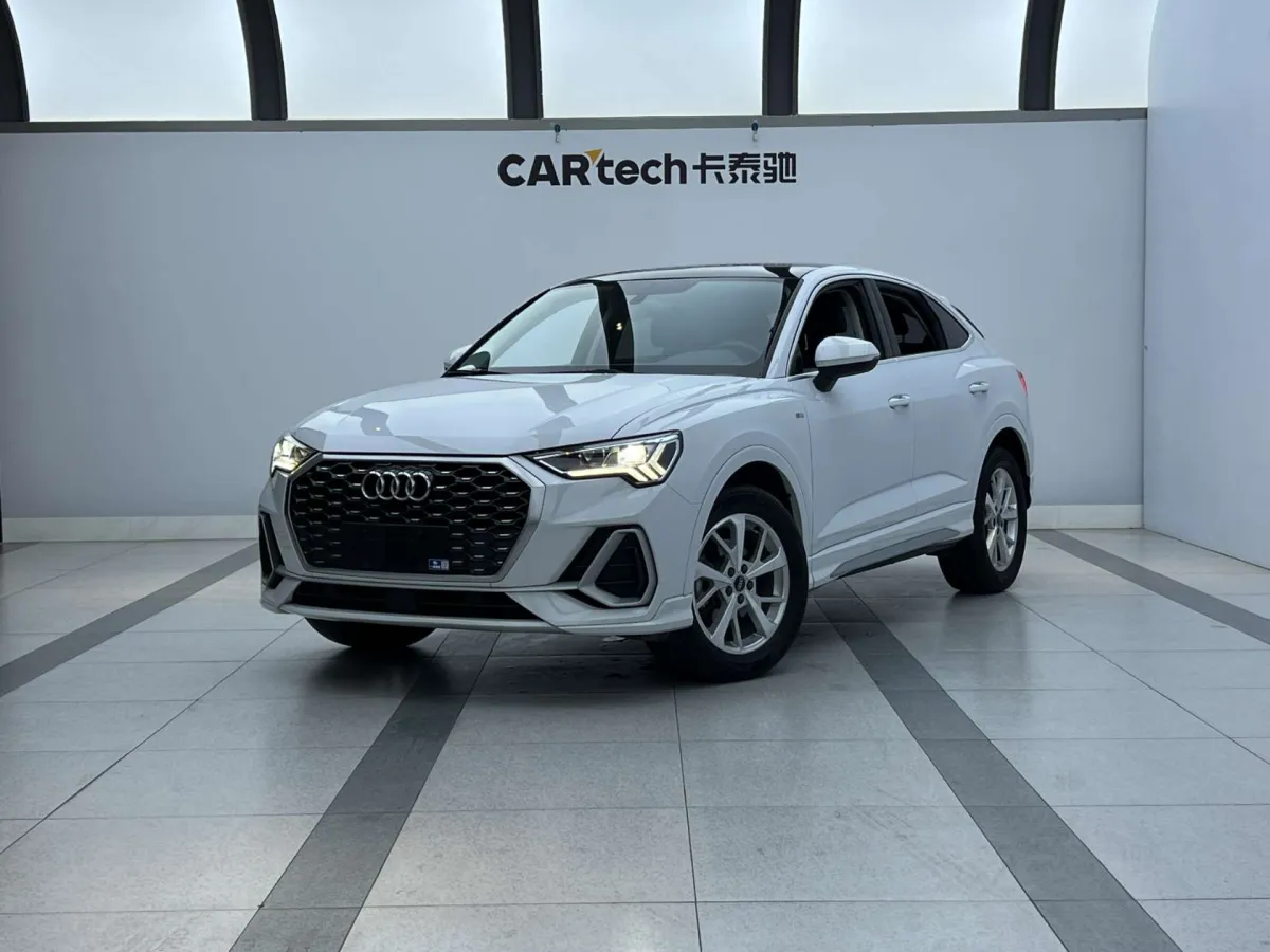 Audi Q3 2021 — фото 1 из 35