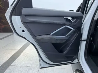 Audi Q3 2021 — фото 18 из 35