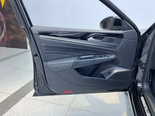 Volkswagen Passat 2022 — фото 12 из 31