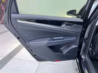 Volkswagen Passat 2022 — фото 15 из 31