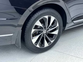 Volkswagen Passat 2022 — фото 30 из 31
