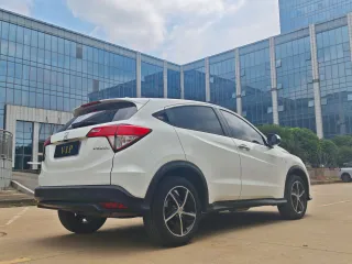 Honda Vezel 2022 — фото 5 из 24