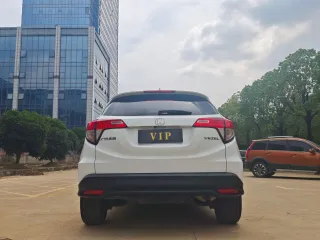 Honda Vezel 2022 — фото 6 из 24