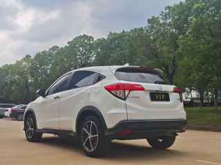 Honda Vezel 2022 — фото 7 из 24