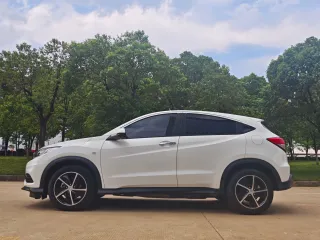Honda Vezel 2022 — фото 8 из 24