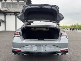 Hyundai Elantra 2023 — фото 21 из 26
