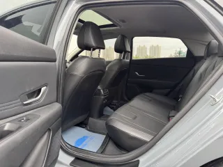 Hyundai Elantra 2023 — фото 8 из 26