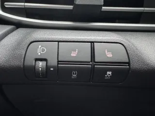Hyundai Elantra 2023 — фото 11 из 26