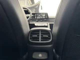Hyundai Elantra 2023 — фото 18 из 26