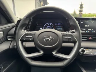 Hyundai Elantra 2023 — фото 15 из 26