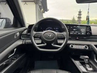 Hyundai Elantra 2023 — фото 16 из 26