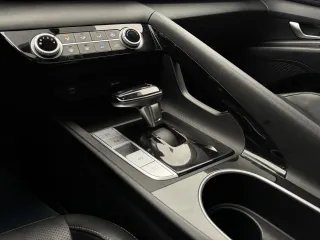Hyundai Elantra 2023 — фото 13 из 26