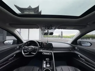 Hyundai Elantra 2023 — фото 17 из 26
