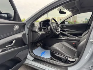 Hyundai Elantra 2023 — фото 7 из 26