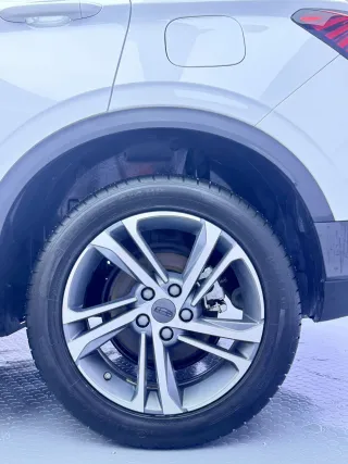 Geely Coolray 2022 — фото 16 из 24