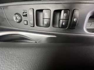 Hyundai Elantra 2023 — фото 13 из 26