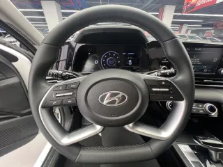 Hyundai Elantra 2023 — фото 14 из 26