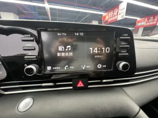Hyundai Elantra 2023 — фото 15 из 26