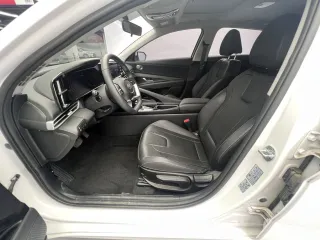 Hyundai Elantra 2023 — фото 9 из 26