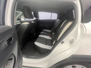Toyota Yaris L 2022 — фото 10 из 25