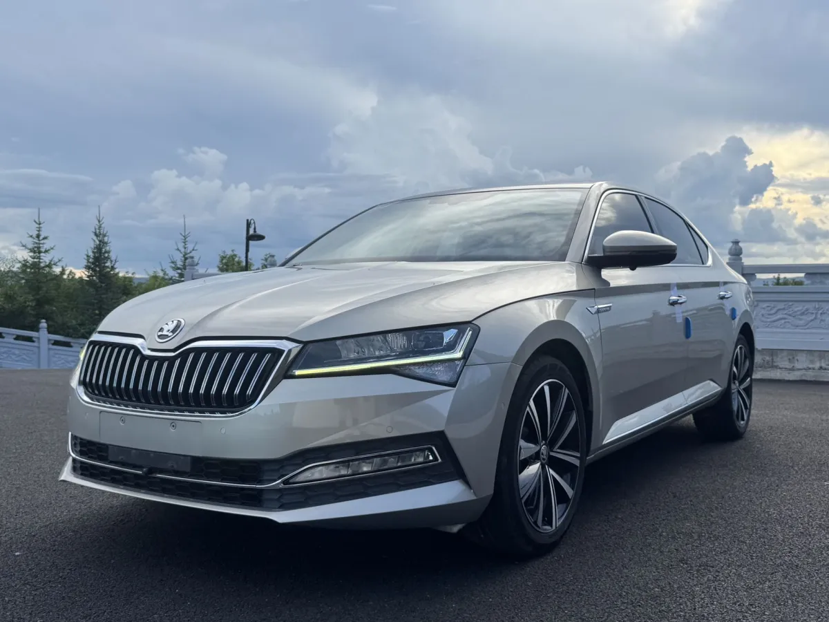 Skoda Superb 2022 — фото 21 из 25