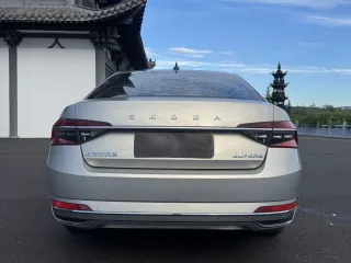 Skoda Superb 2022 — фото 1 из 25