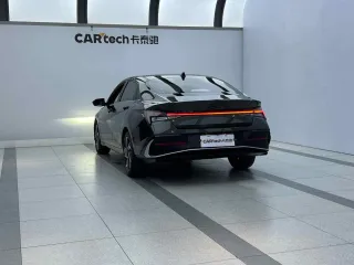 Hyundai Elantra 2023 — фото 7 из 28