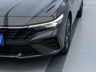 Hyundai Elantra 2023 — фото 8 из 28