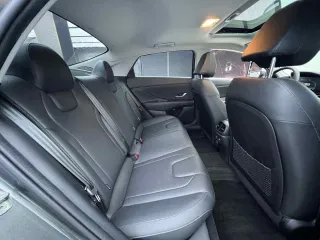 Hyundai Elantra 2023 — фото 15 из 28