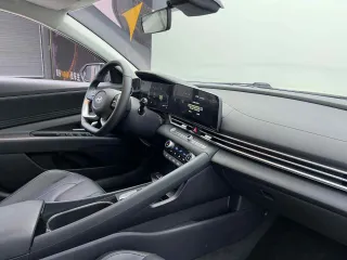 Hyundai Elantra 2023 — фото 17 из 28