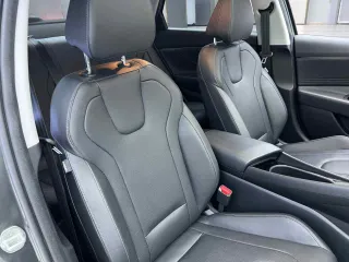Hyundai Elantra 2023 — фото 18 из 28