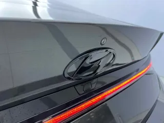 Hyundai Elantra 2023 — фото 24 из 28