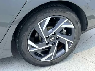 Hyundai Elantra 2023 — фото 26 из 28