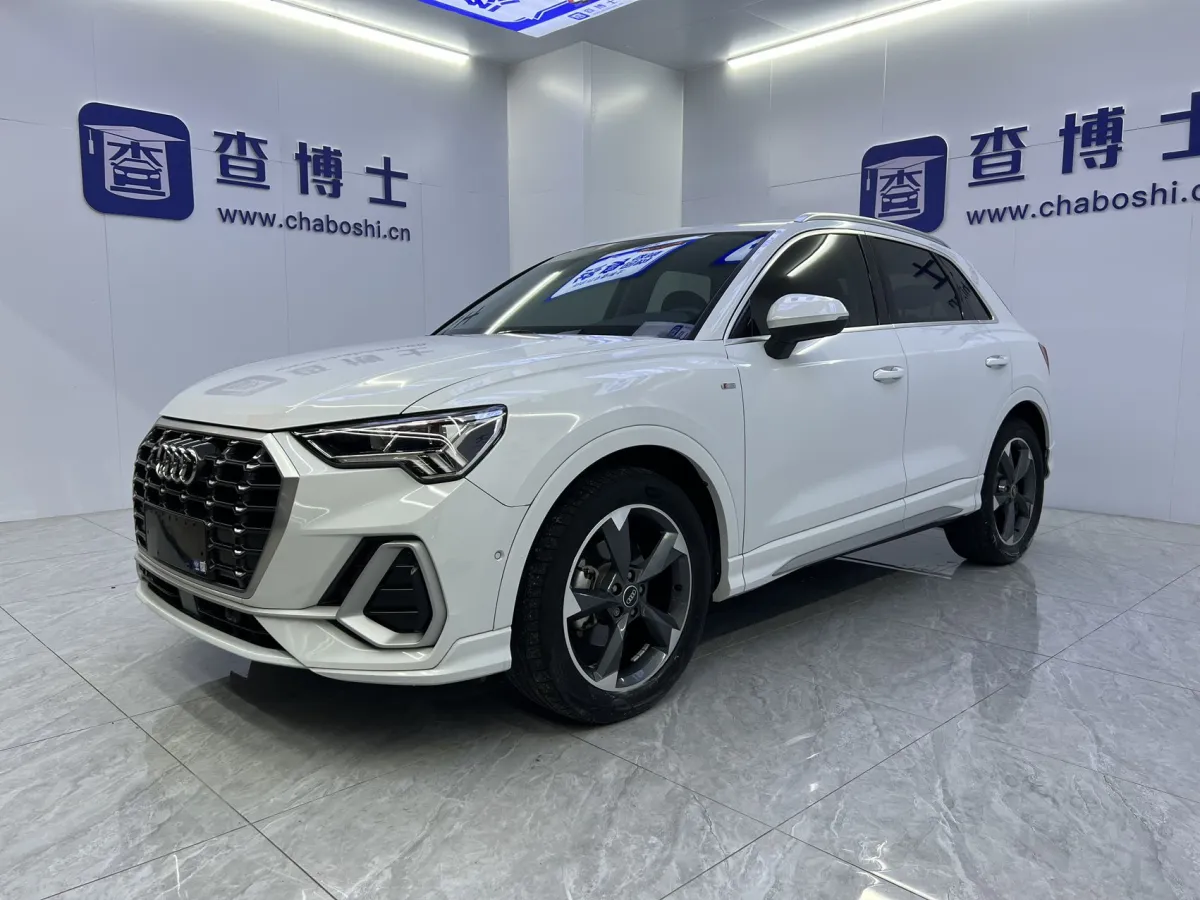 Audi Q3 2022 — фото 1 из 28