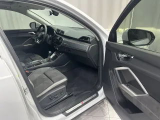 Audi Q3 2022 — фото 19 из 25