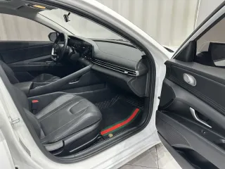 Hyundai Elantra 2023 — фото 19 из 25