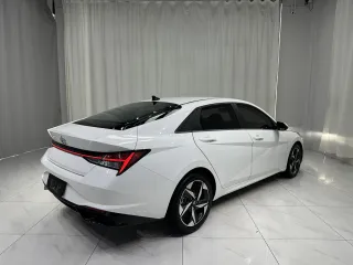 Hyundai Elantra 2023 — фото 4 из 25