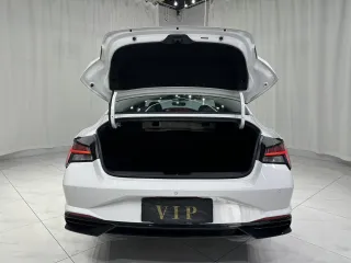 Hyundai Elantra 2023 — фото 17 из 25
