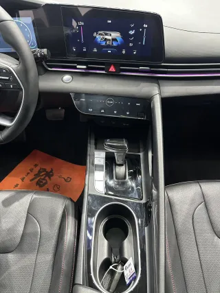 Hyundai Elantra 2022 — фото 12 из 25