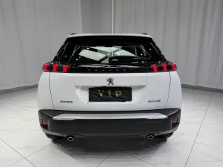 Peugeot 2008 2022 — фото 5 из 25