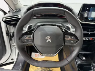 Peugeot 2008 2022 — фото 11 из 25