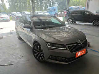 Skoda Superb 2023 — фото 2 из 6