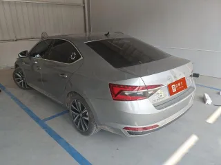 Skoda Superb 2023 — фото 3 из 6
