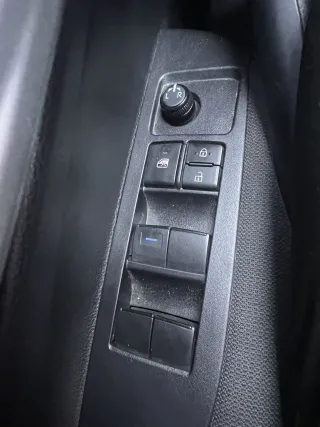 Toyota Corolla 2023 — фото 16 из 24